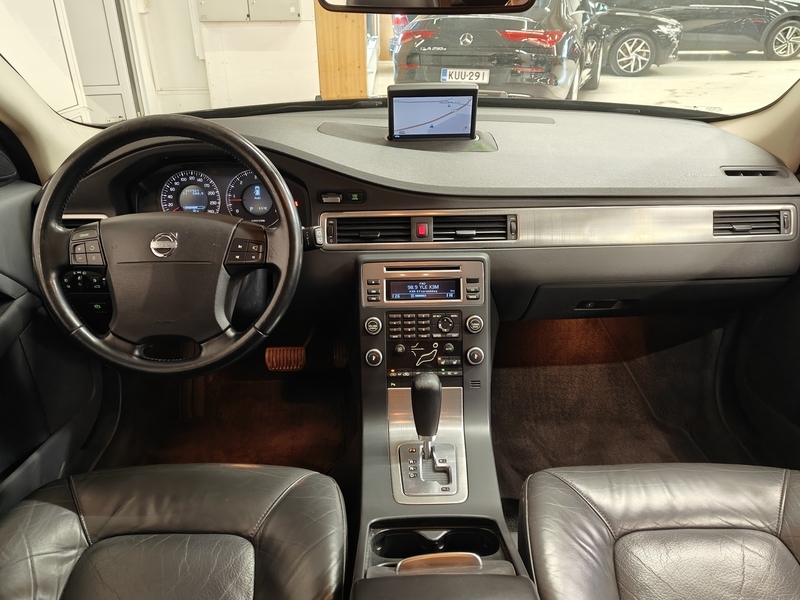 Volvo V70 vaihtoauto