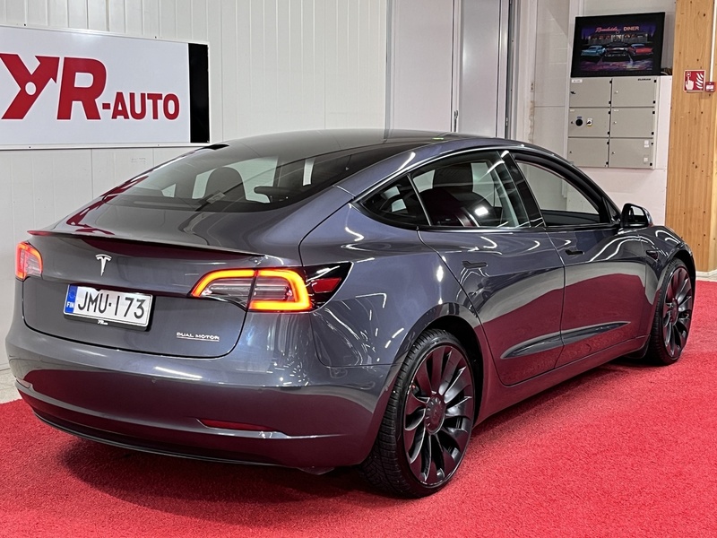Tesla Model 3 vaihtoauto