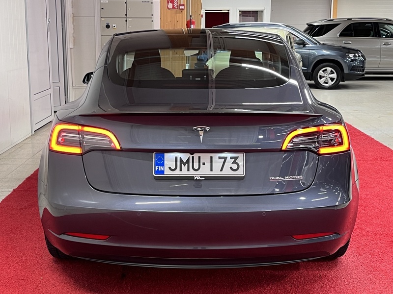 Tesla Model 3 vaihtoauto