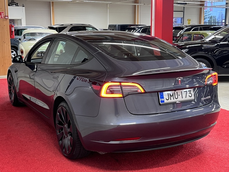 Tesla Model 3 vaihtoauto