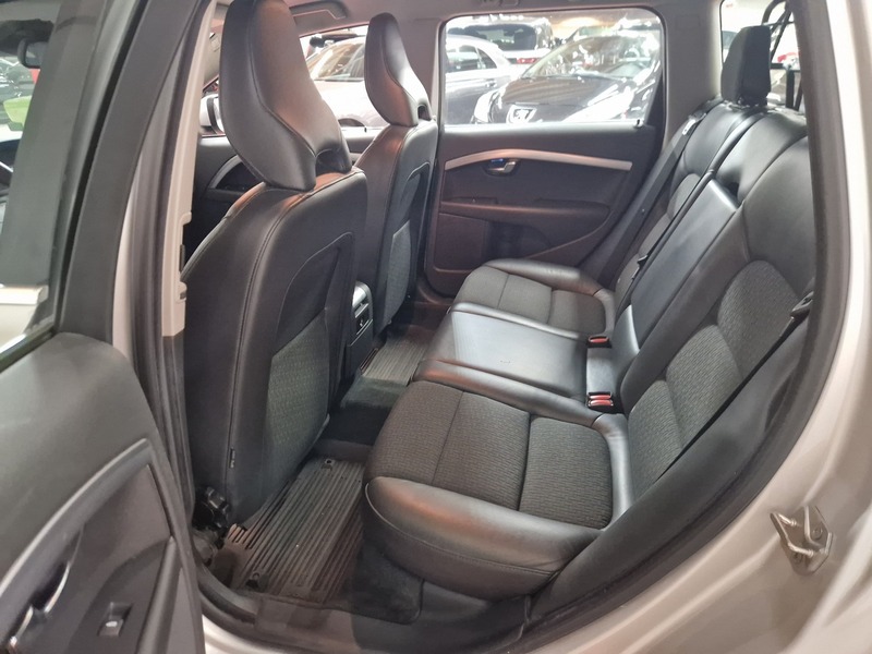 Volvo V70 vaihtoauto