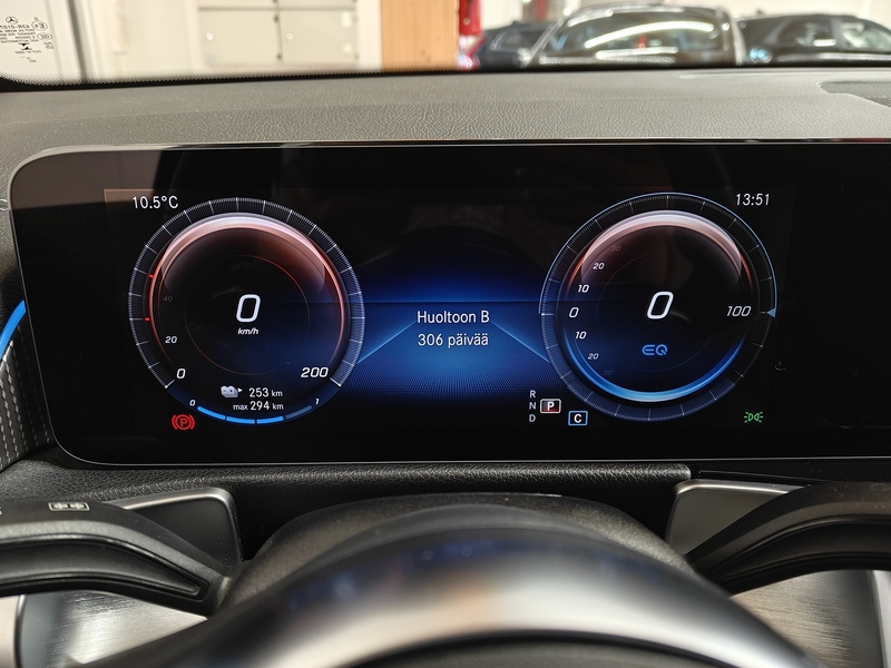 Mercedes-Benz EQB vaihtoauto