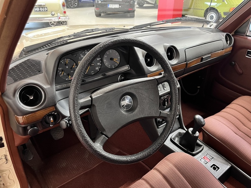 Mercedes-Benz 200 vaihtoauto