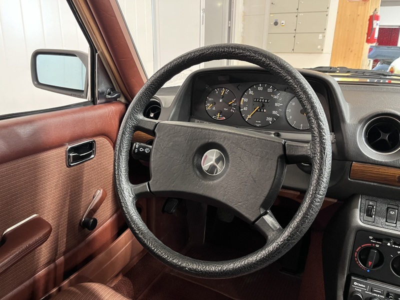 Mercedes-Benz 200 vaihtoauto