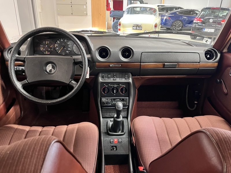 Mercedes-Benz 200 vaihtoauto