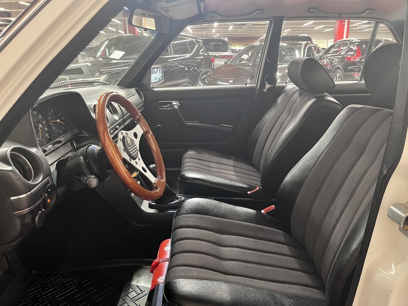 Mercedes-Benz 230 vaihtoauto