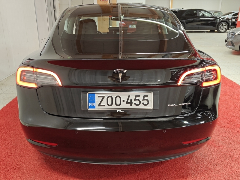 Tesla Model 3 vaihtoauto