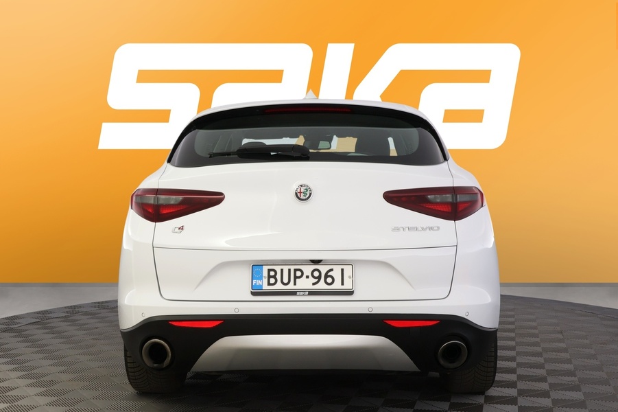 Alfa Romeo Stelvio vaihtoauto