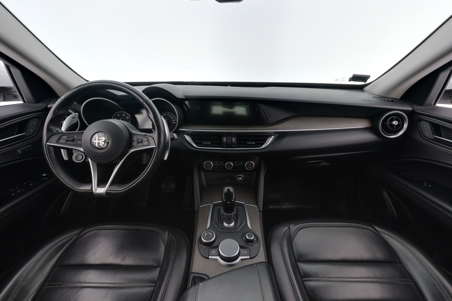 Alfa Romeo Stelvio vaihtoauto