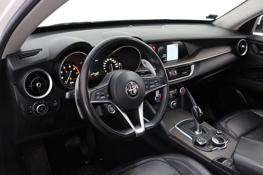 Alfa Romeo Stelvio vaihtoauto