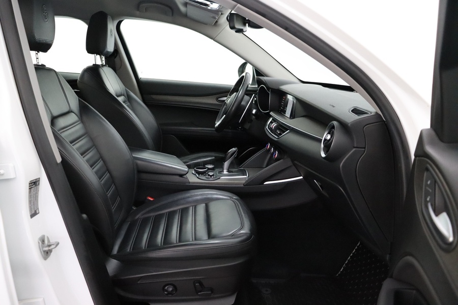 Alfa Romeo Stelvio vaihtoauto