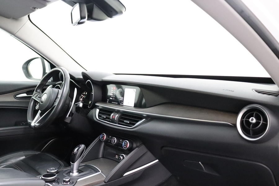 Alfa Romeo Stelvio vaihtoauto