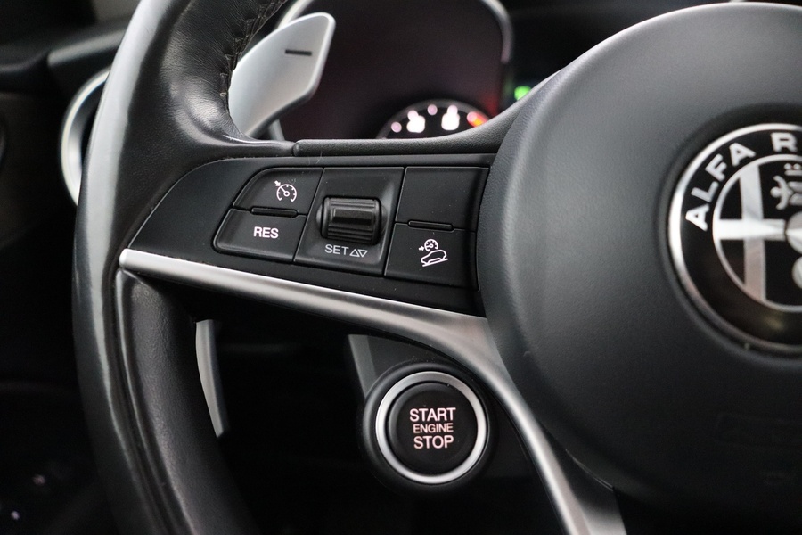 Alfa Romeo Stelvio vaihtoauto