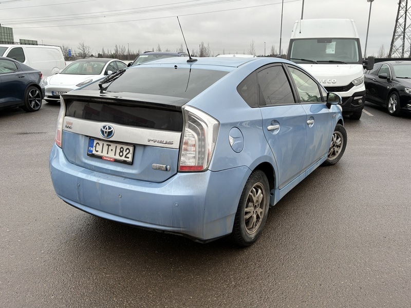 Toyota Prius PHEV vaihtoauto