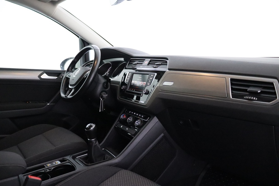 Volkswagen Touran vaihtoauto