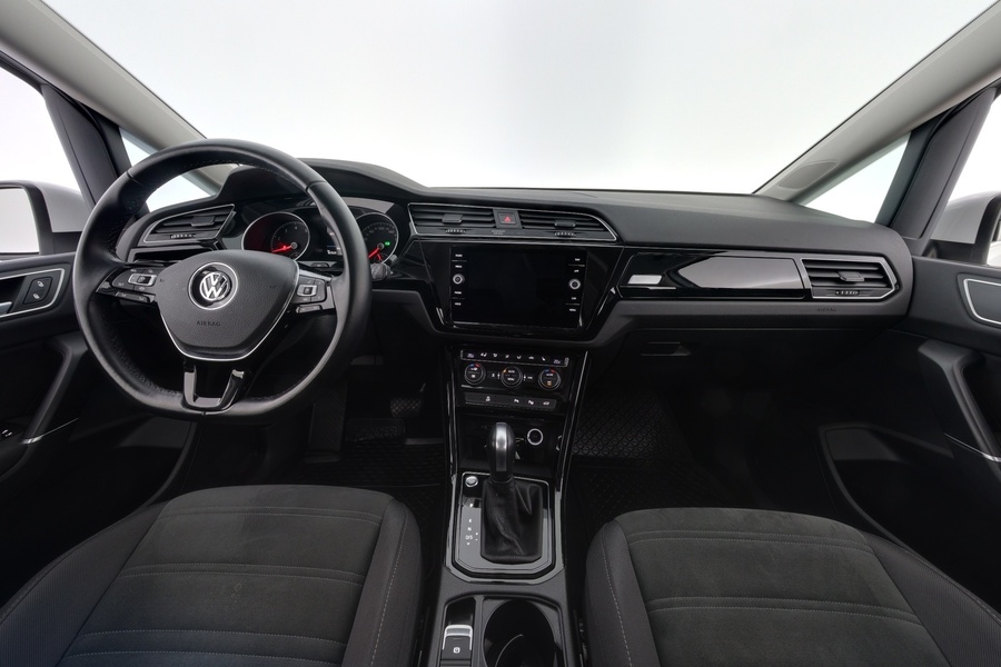 Volkswagen Touran vaihtoauto