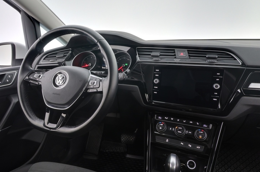 Volkswagen Touran vaihtoauto