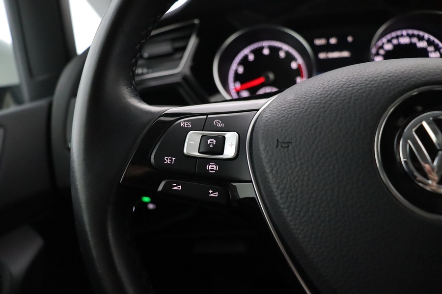 Volkswagen Touran vaihtoauto