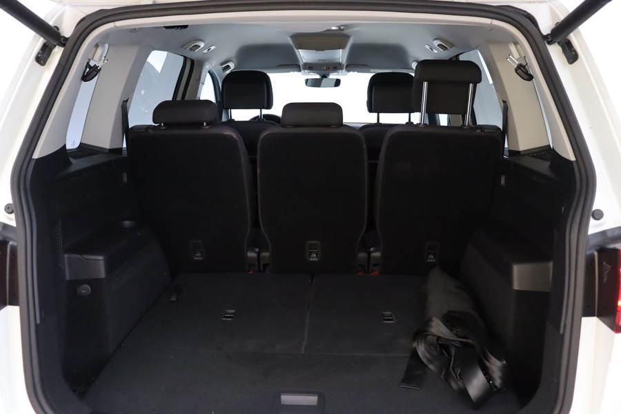 Volkswagen Touran vaihtoauto