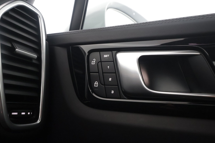 Porsche Cayenne vaihtoauto