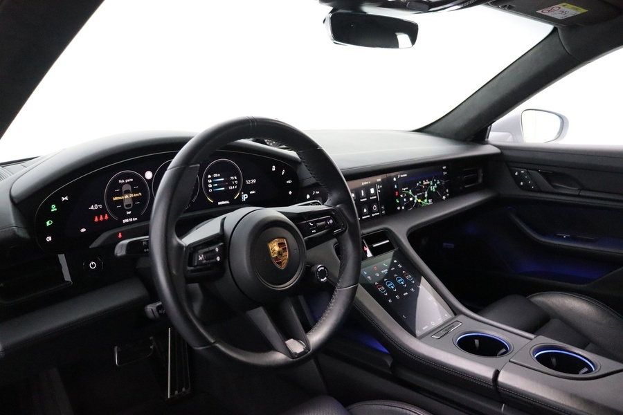 Porsche Taycan vaihtoauto