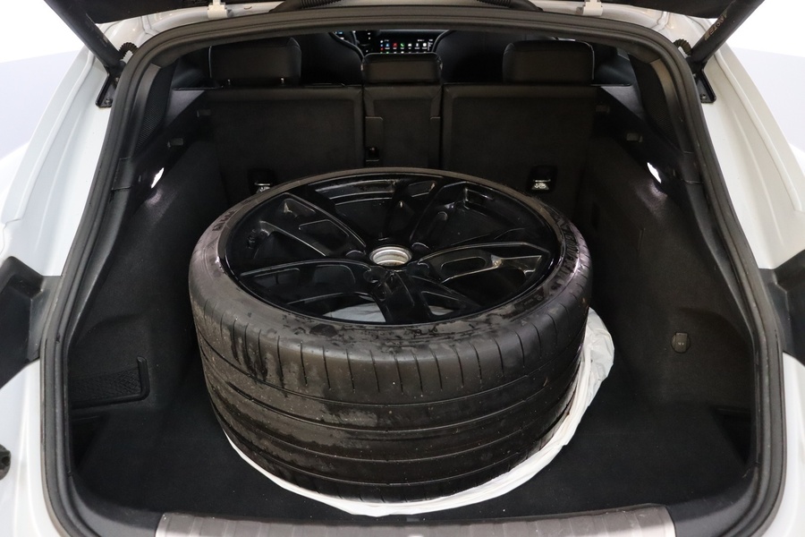 Porsche Taycan vaihtoauto