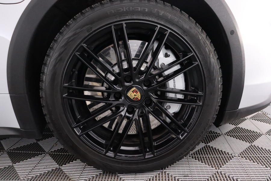 Porsche Taycan vaihtoauto