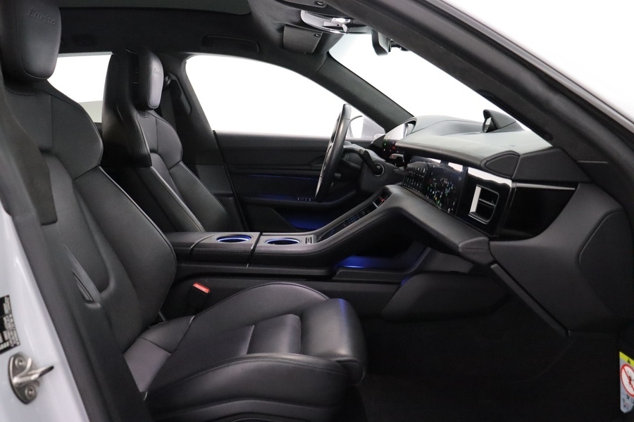 Porsche Taycan vaihtoauto