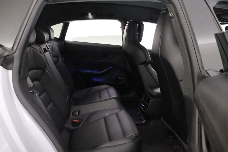 Porsche Taycan vaihtoauto