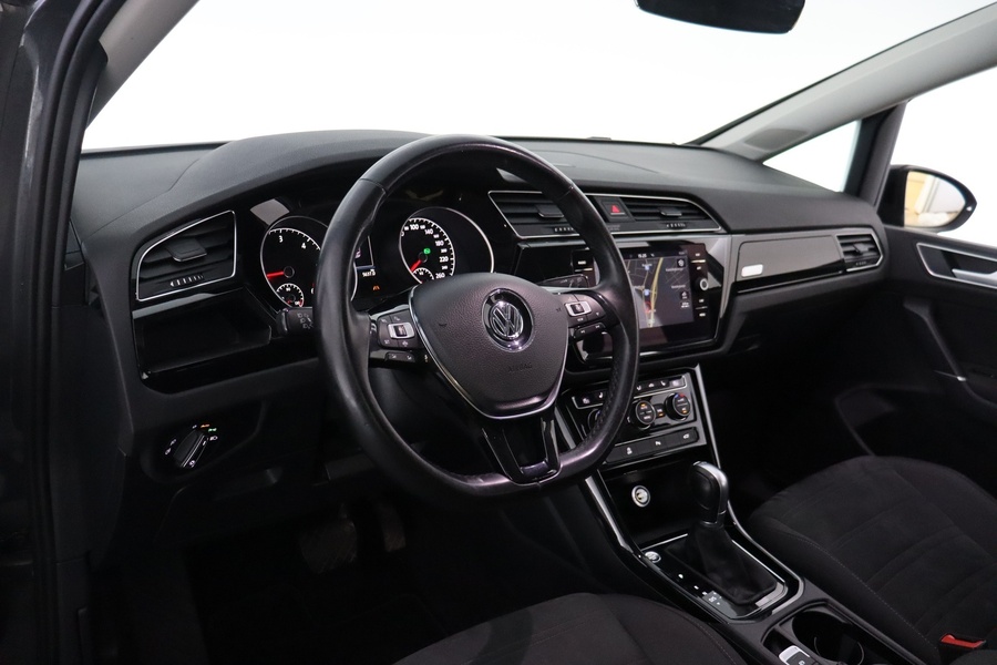 Volkswagen Touran vaihtoauto