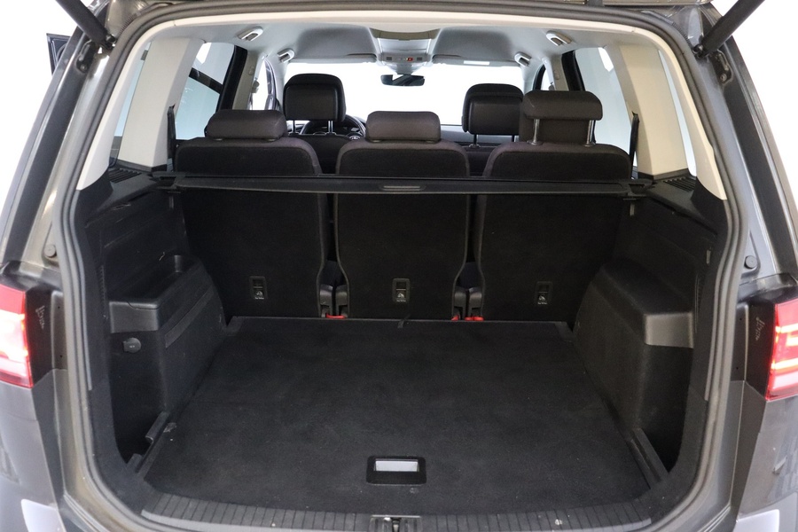 Volkswagen Touran vaihtoauto