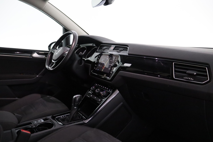 Volkswagen Touran vaihtoauto