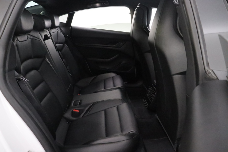 Porsche Taycan vaihtoauto