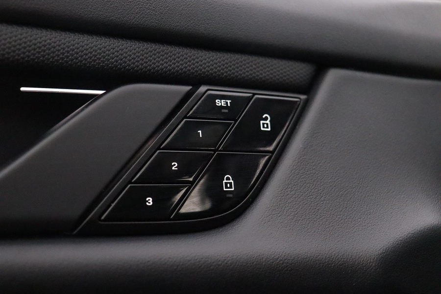 Porsche Taycan vaihtoauto