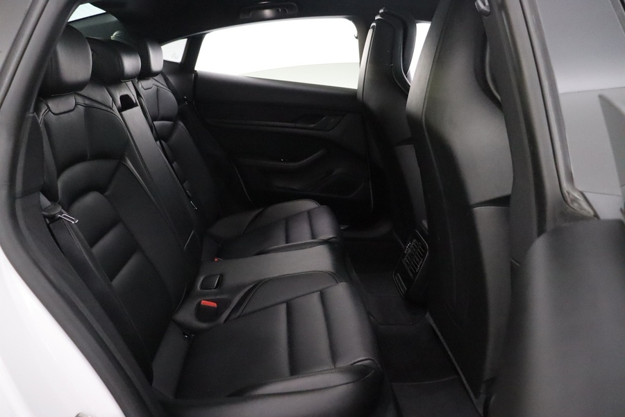 Porsche Taycan vaihtoauto