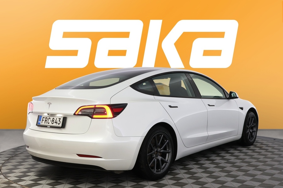 Tesla Model 3 vaihtoauto