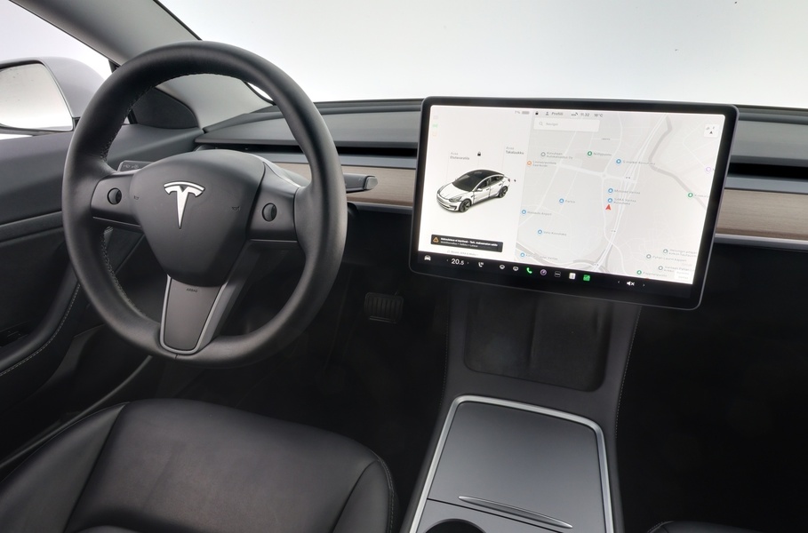 Tesla Model 3 vaihtoauto