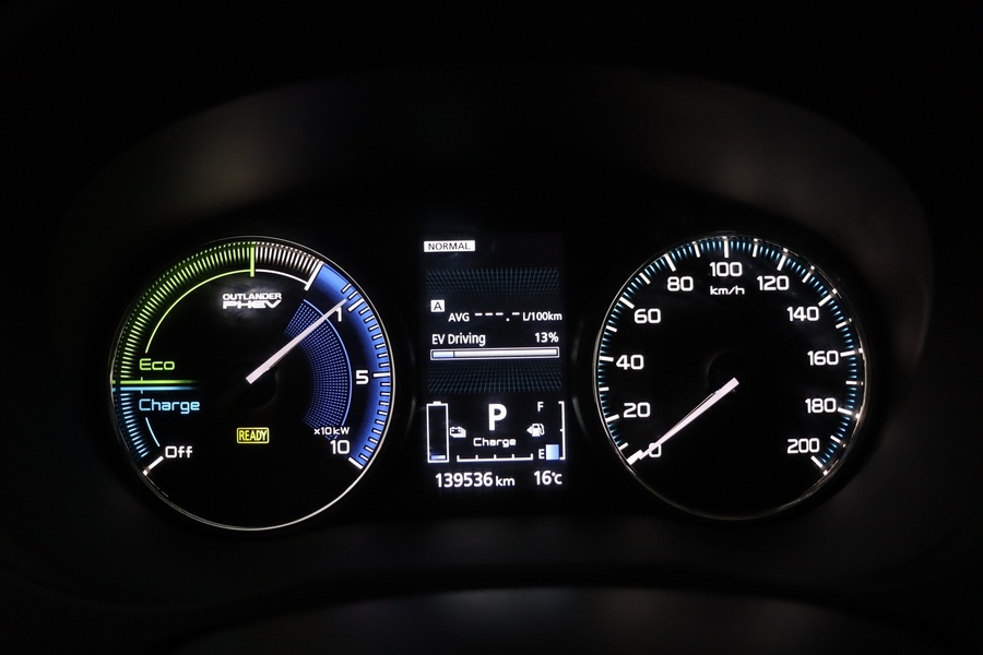 Mitsubishi Outlander PHEV vaihtoauto