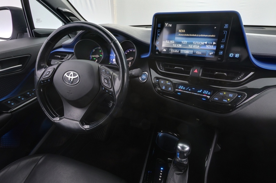 Toyota C-HR vaihtoauto