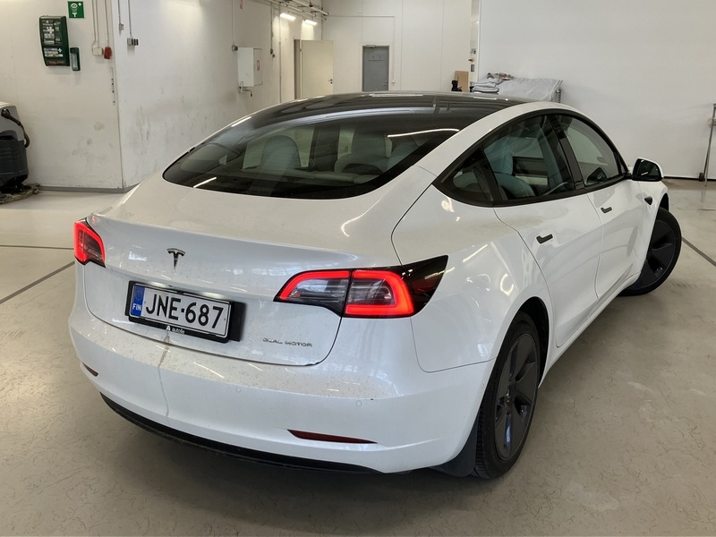Tesla Model 3 vaihtoauto