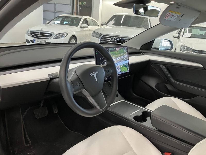 Tesla Model 3 vaihtoauto