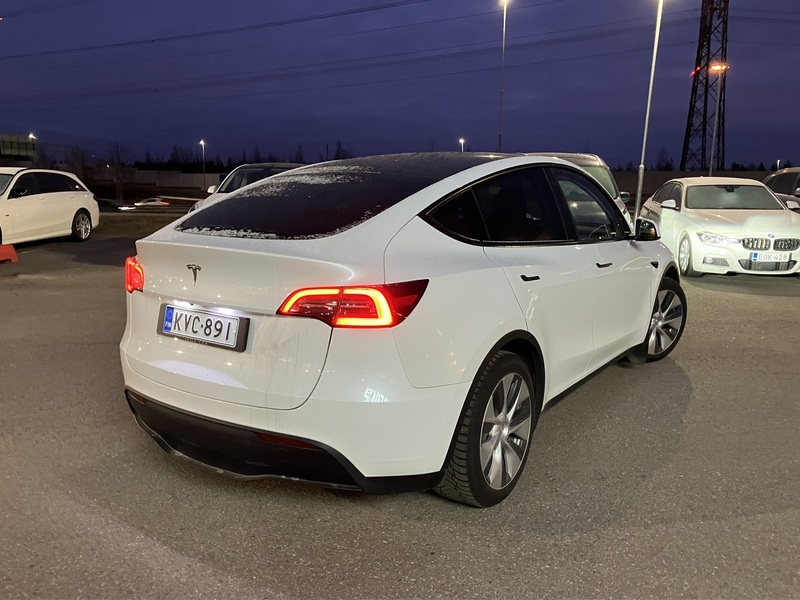 Tesla Model Y vaihtoauto