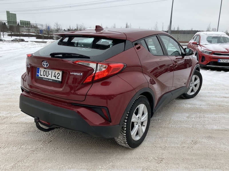 Toyota C-HR vaihtoauto