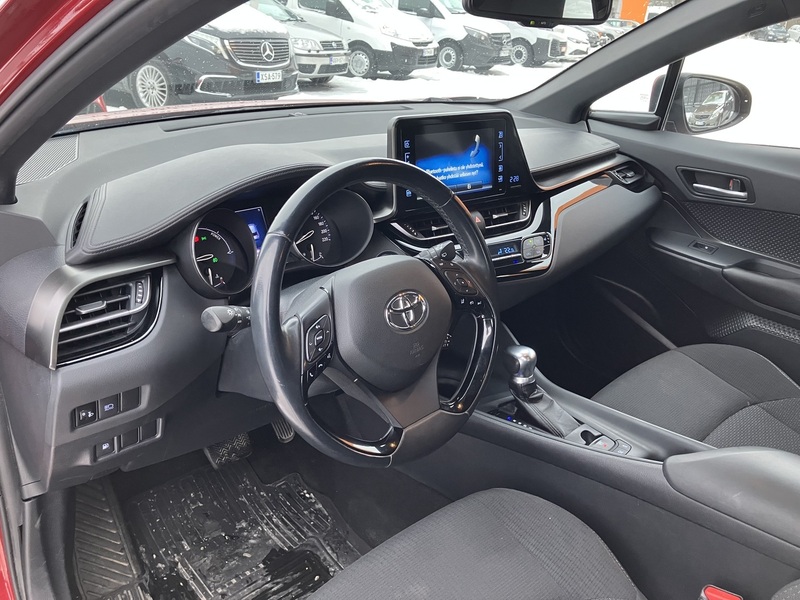 Toyota C-HR vaihtoauto