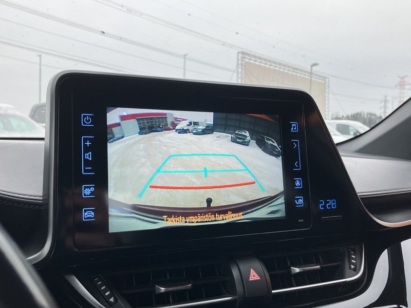 Toyota C-HR vaihtoauto