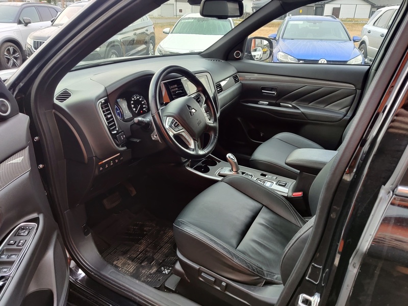 Mitsubishi Outlander PHEV vaihtoauto