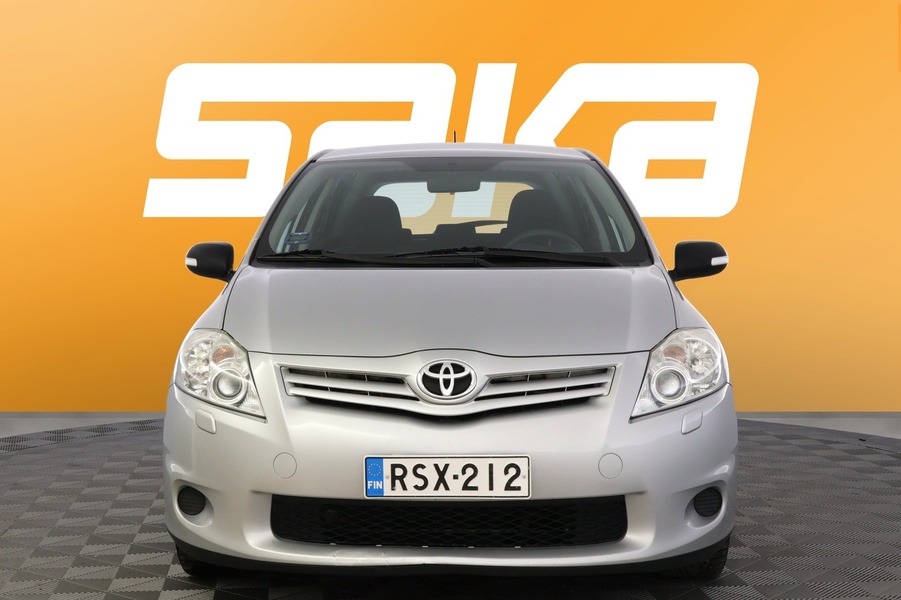 Toyota Auris vaihtoauto