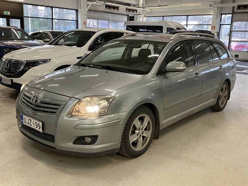 Toyota Avensis vaihtoauto