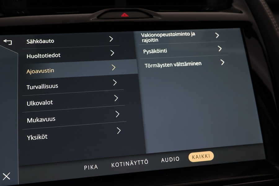 Jaguar E-PACE vaihtoauto
