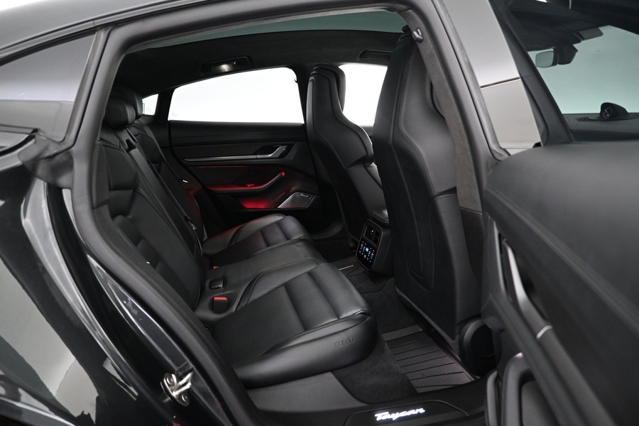 Porsche Taycan vaihtoauto